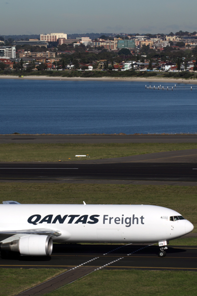 QANTAS FREIGHT BOEING 767 300F SYD RF IMG_9882.jpg