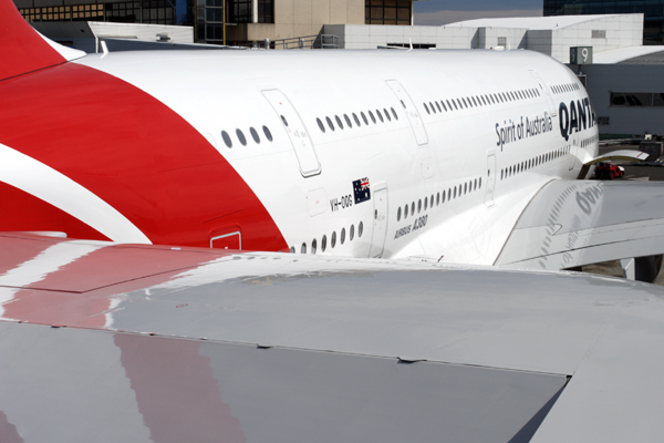 QANTAS AIRBUS A380 SYD RF IMG_6013.jpg