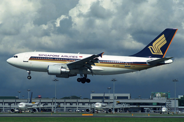 SINGAPORE AIRLINES AIRBUS A310 300 SIN RF 1413 23.jpg