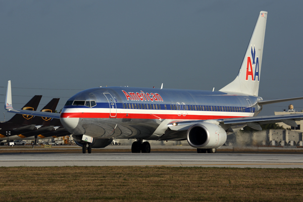 AMERICAN BOEING 737 800 MIA RF 5K5A9591.jpg