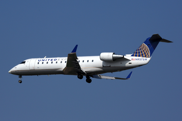 UNITED EXPRESS CANADAIR CRJ LAX RF 5K5A8787.jpg