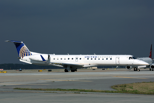 UNITED EXPRESS EMBRAER 145 IAH RF 5K5A8950.jpg