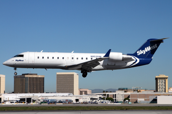 SKYWEST CANADAIR CRJ LAX RF IMG_9008.jpg