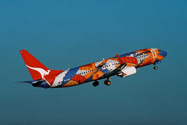 QANTAS BOEING 737 800 SYD RF.jpg