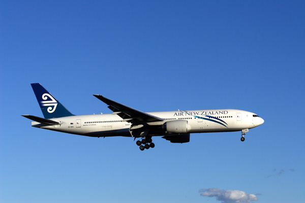 AIR NEW ZEALAND  BOEING 777 200 SYD RF.jpg