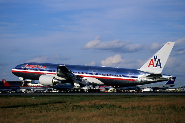 AMERICAN BOEING 777 200 NRT RF.jpg