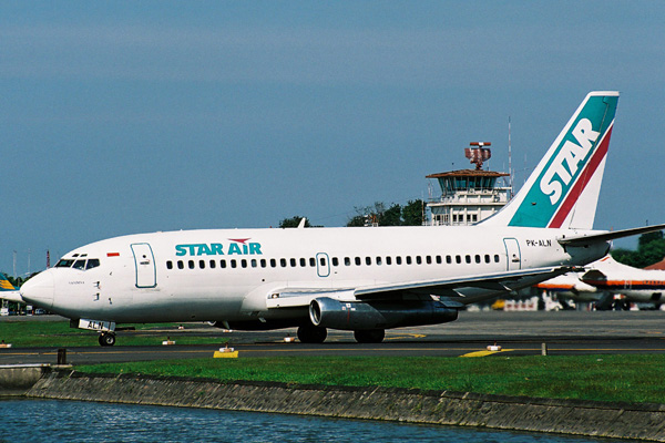 STAR AIR BOEING 737 200 SUB RF 1841.jpg