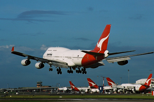 QANTAS  BOEING 747 400 SYD RF.jpg