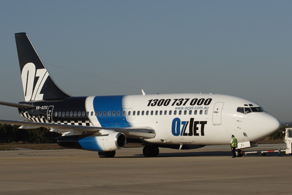 OZJET BOEING 737 200 BNE RF IMG_5571.jpg