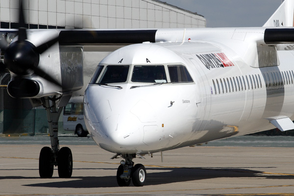 QANTAS LINK DASH 8 400 BNE RF IMG_5660.jpg