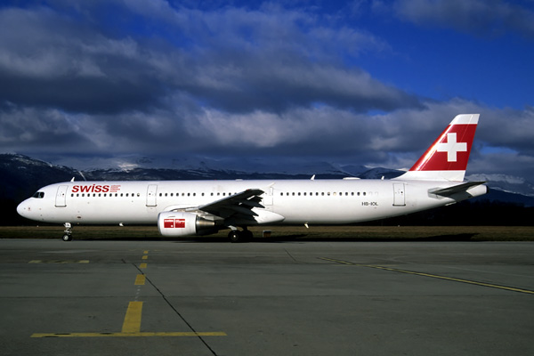 SWISS AIRBUS A321 GVA RF.jpg