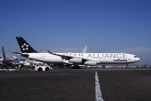 LUFTHANSA AIRBUS A340 300 RF.jpg