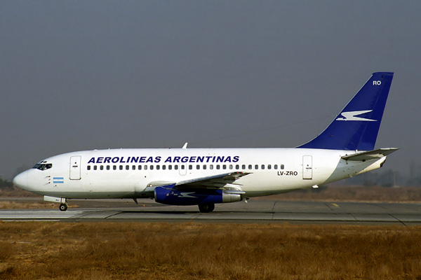 AEROLINEAS AREGNTINAS BOEING 737 200 SCL RF 1741 13.jpg