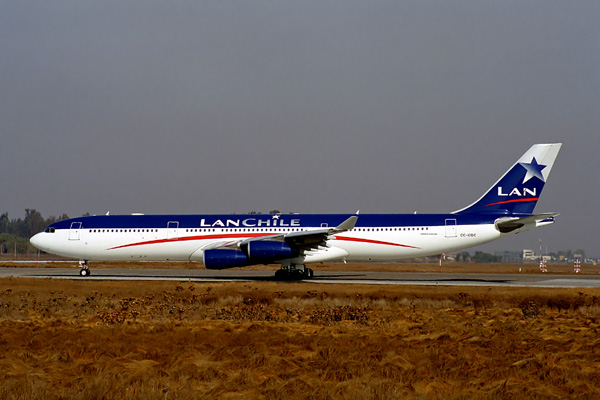 LAN CHILE AIRBUS A340 SCL RF 1743 16.jpg