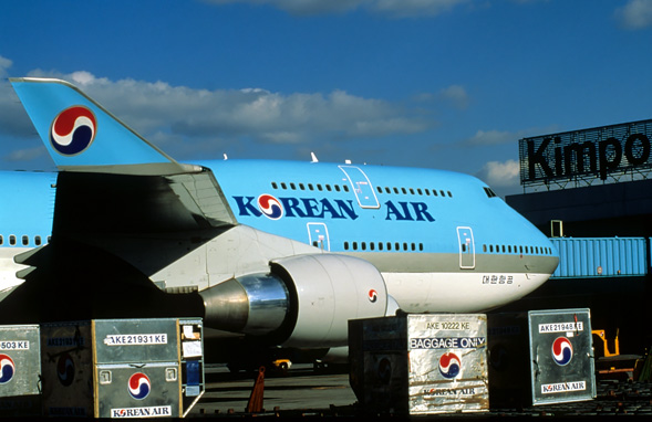 KOREAN AIR BOEING 747 400 GMP RF.jpg