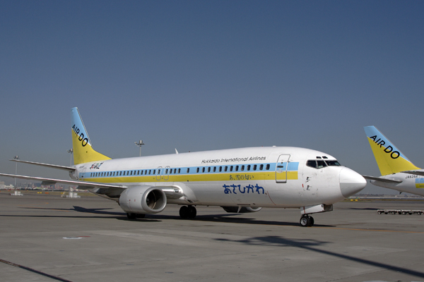 AIR DO BOEING 737 400 HND RF IMG_5031.jpg