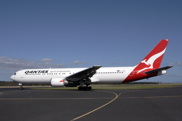 QANTAS BOEING 767 300 HBA RF IMG_5173.jpg