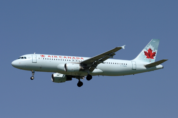 AIR CANADA AIRBUS A320 YVR RF IMG_5892.jpg
