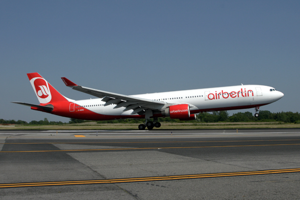 AIR BERLIN AIRBUS A330 200 JFK RF IMG_7709.jpg