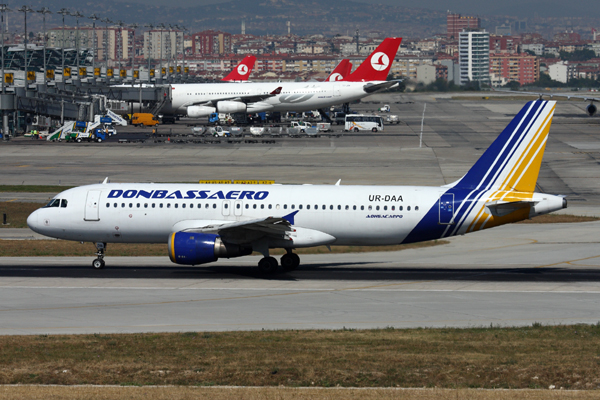DONBASSAERO AIRBUS A320 IST RF IMG_4998.jpg