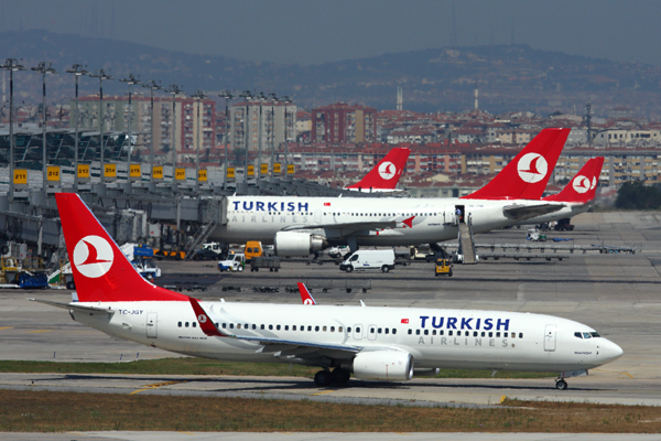 TURKISH AIRLINES BOEING 737 800 IST RF IMG_4935.jpg