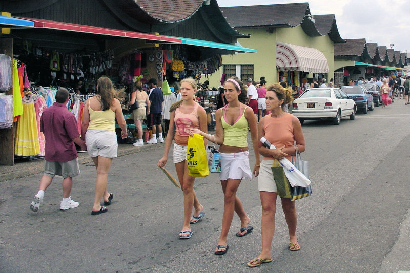 DSC01323 - Handicraft shops near the pier