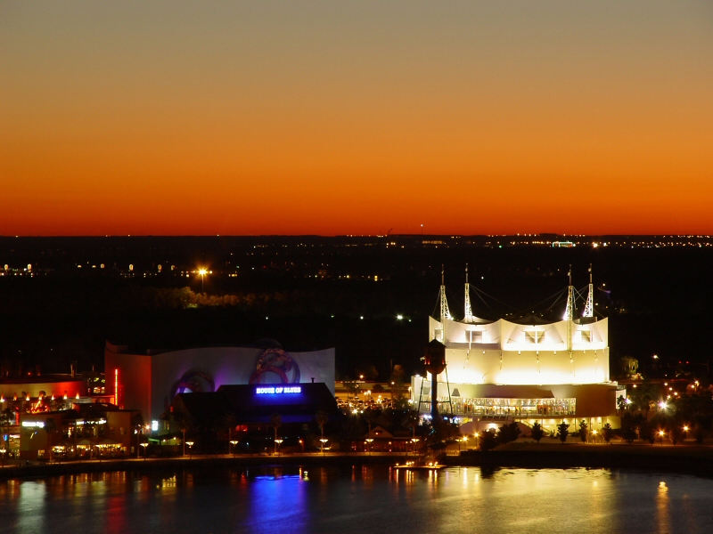 Cirque au coucher du Soleil*<br>by Justin Miller