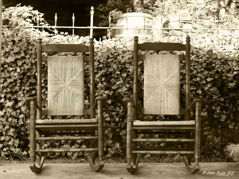 <b>5th place</b></br>Chairs at Jack Daniels<br>by Pablo F.S.