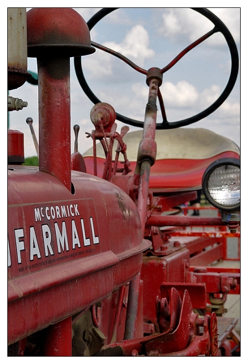 10th place<br>Red Tractor * <br> by Derya Uzturk