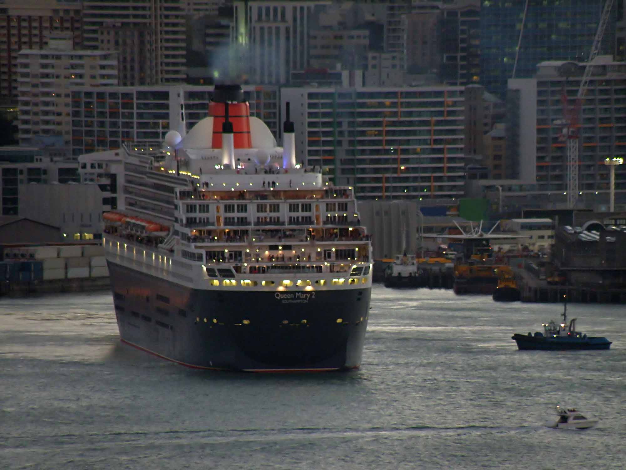 Queen Mary 2-13.jpg