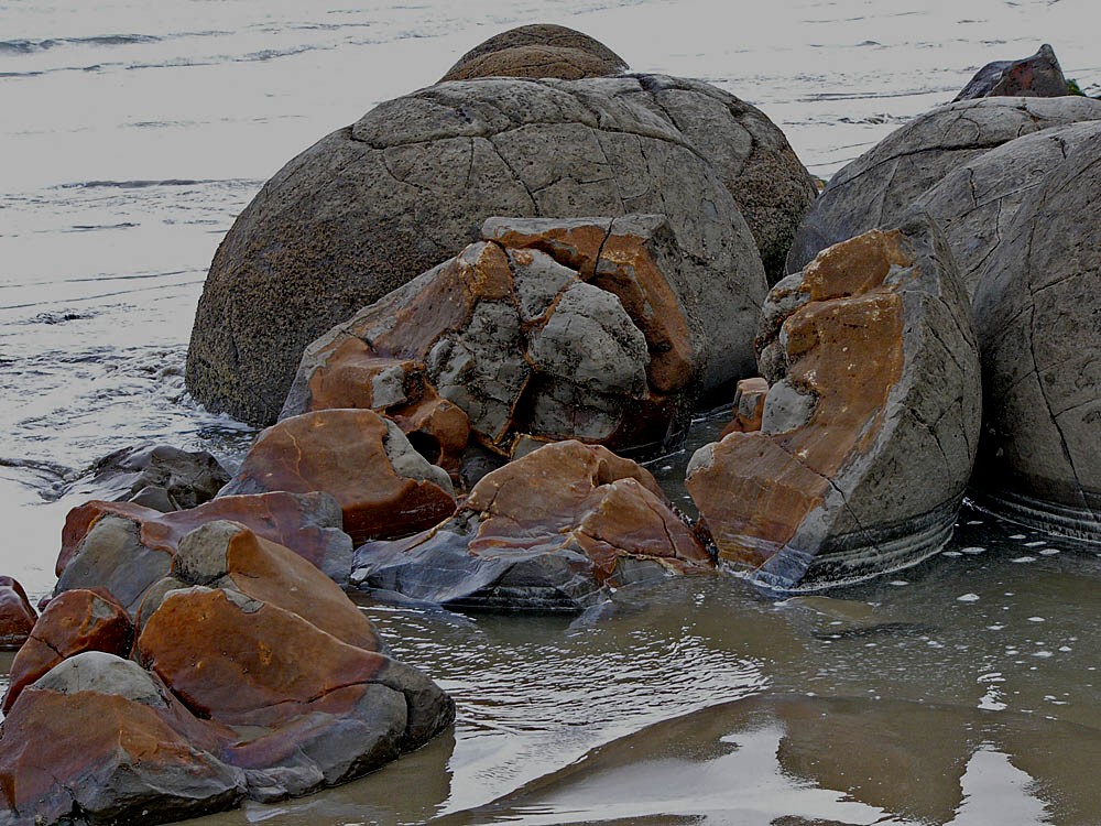 354 Fractured boulder.jpg