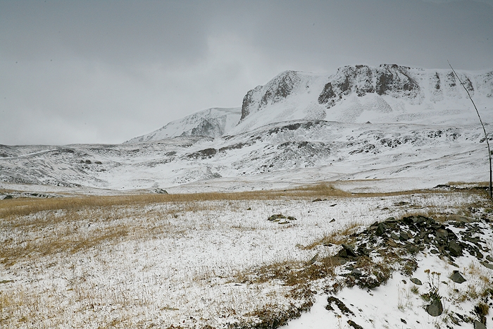 Approaching Cinnamon Pass