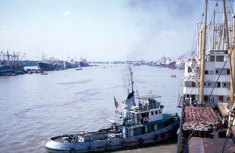 Bangkok _ floden.jpg