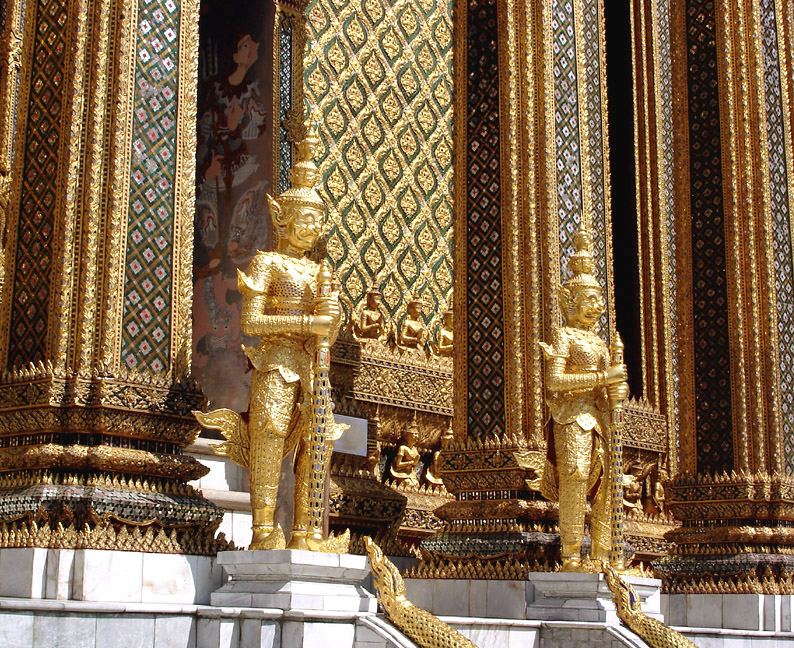 Golden asura guarding the library (Phra Mondhob)