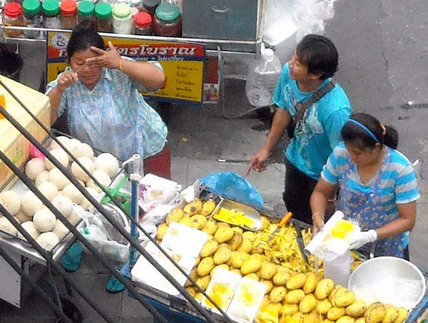 fruit vendors.jpg