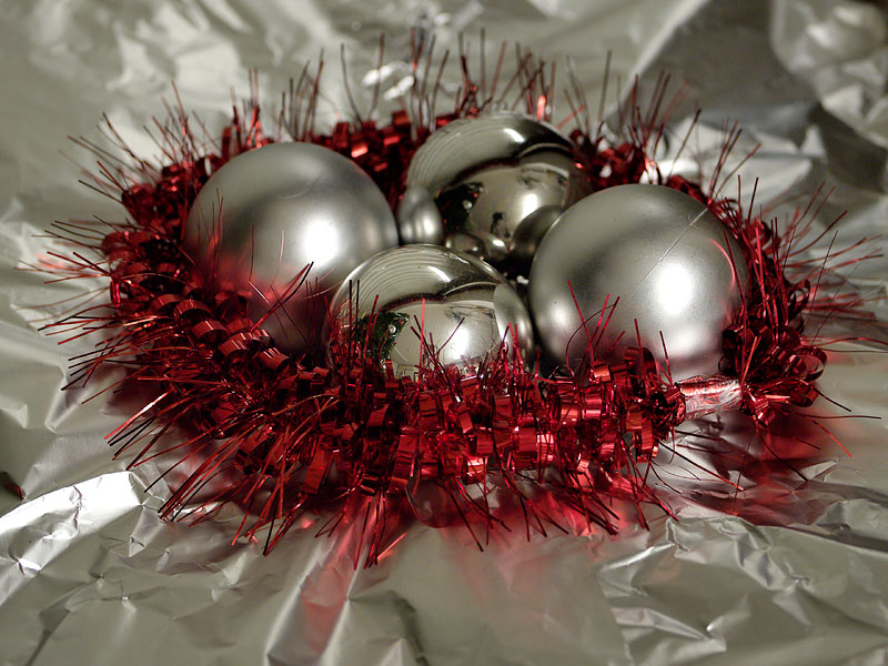Nest Christmas Balls