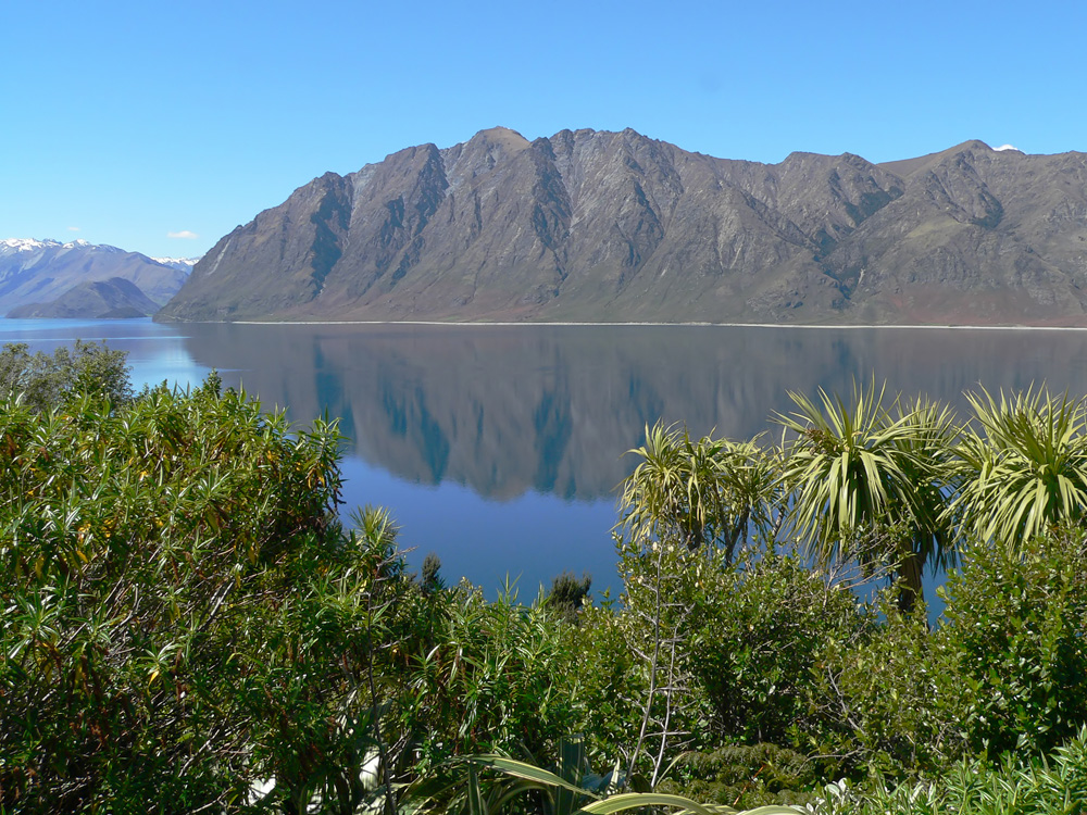 Lake Wanaka reflections 40640-web.jpg