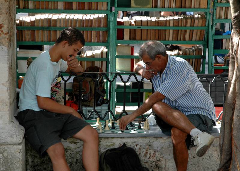 They also likes chess - Havana