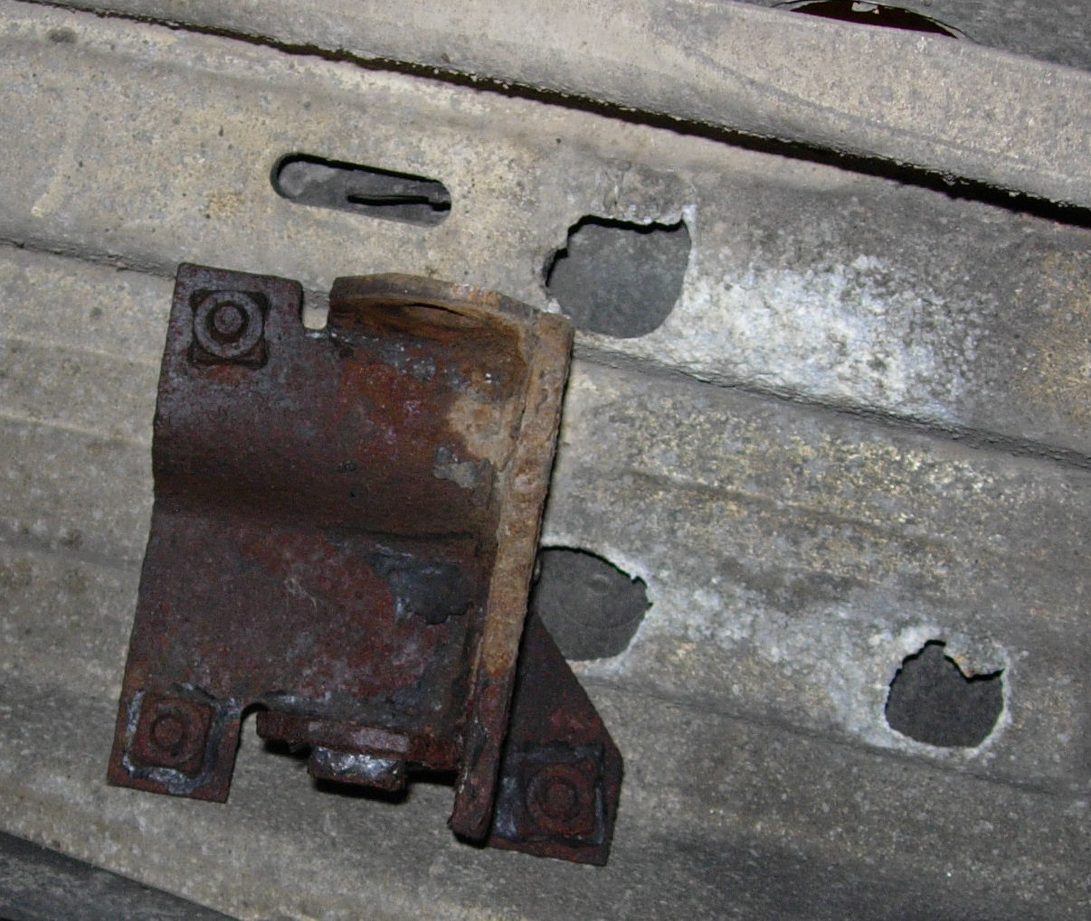 bolt hole blowout.jpg