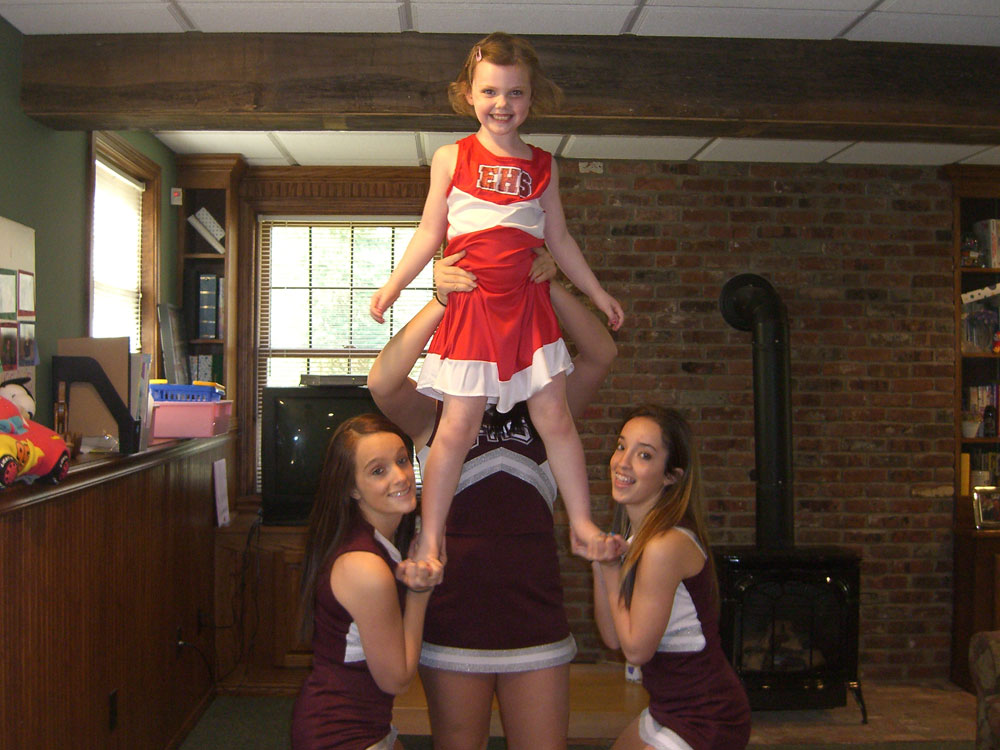 ellie7th_cheer2.jpg