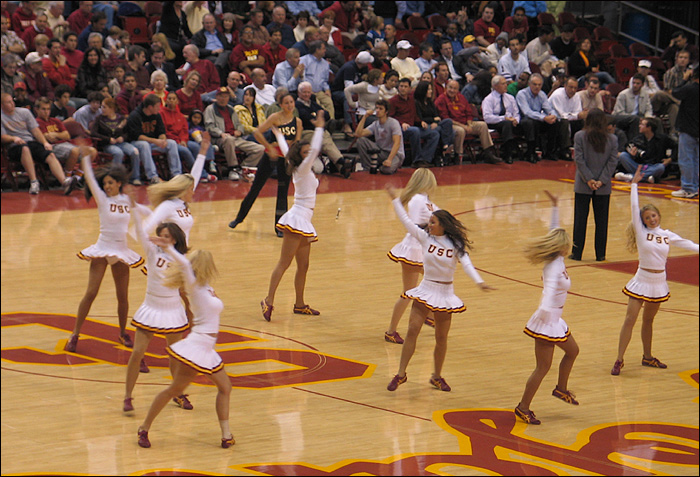 usc_cheerleaders.jpg