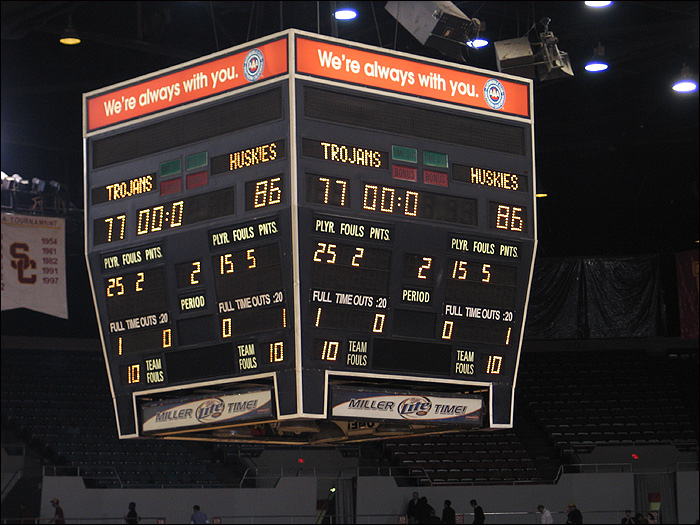 usc_uw_scoreboard.jpg