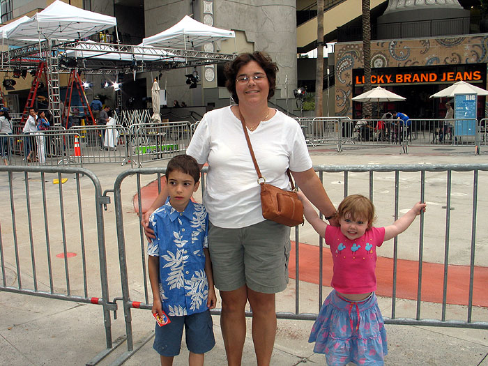 nick_donna_ellie_hwood.jpg