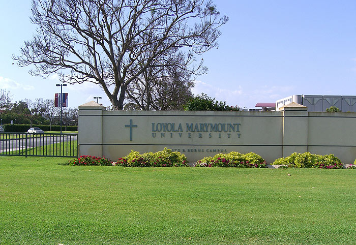 lmu_front.jpg