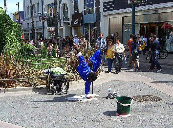 street_performer.jpg