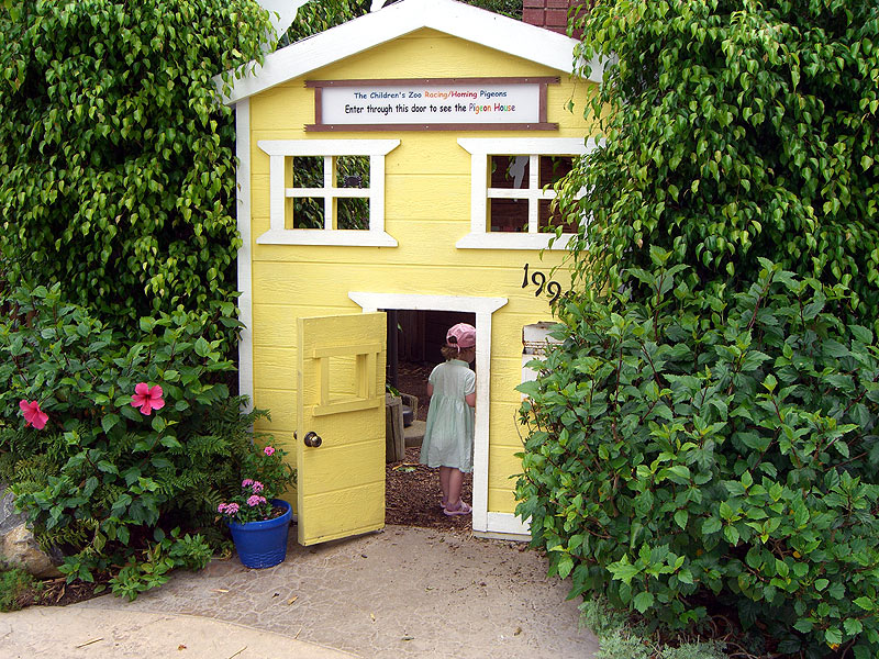 zoo_littlehouse.jpg