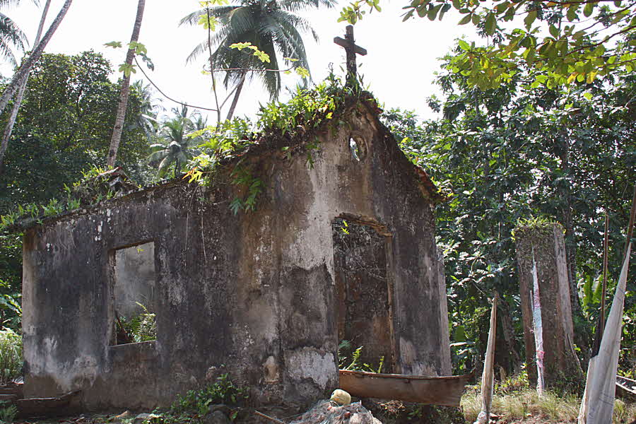 Ancient ruined chapel at Ribeira Peixe, So Tom