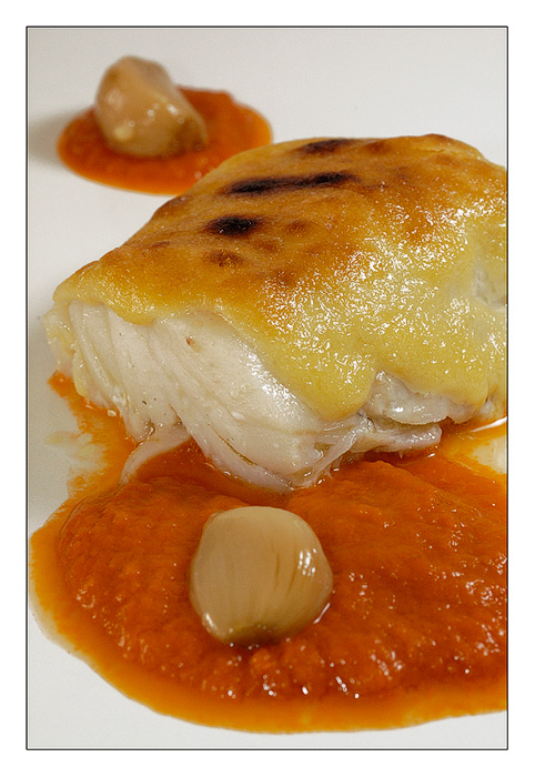 Bacalao con crema de ajos confitados