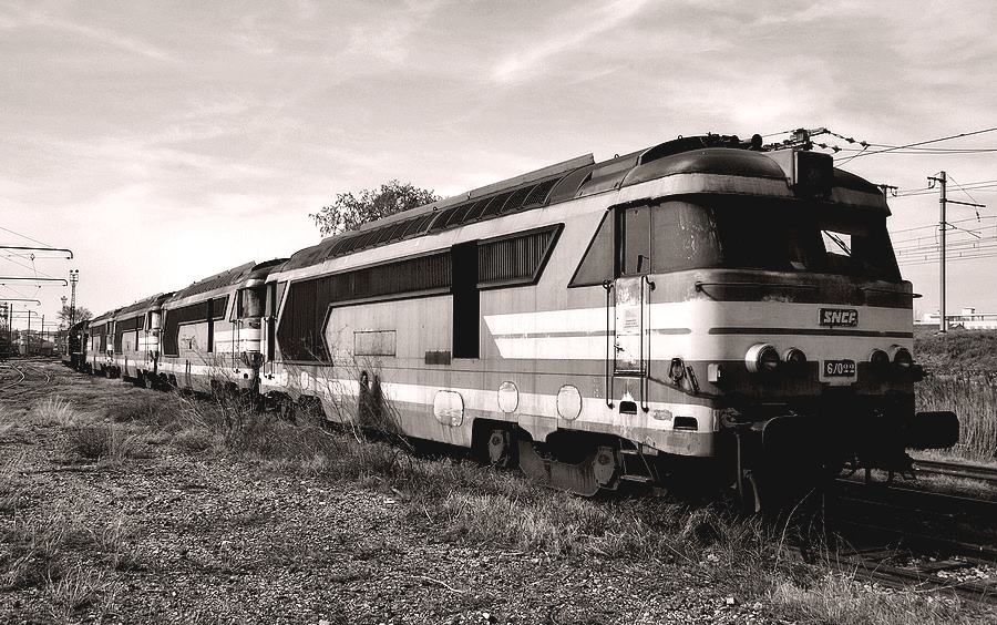 The old and now retired BB67022 (and some of her sisters) at Avignon.