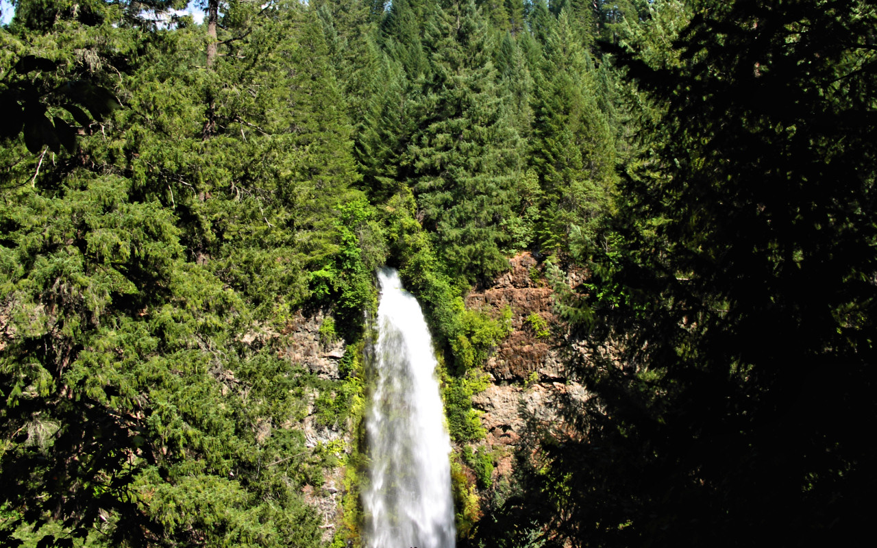 Waterfall near Prospect, Oregon